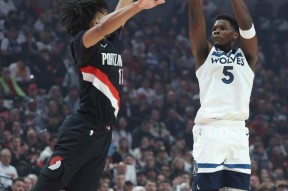 南宫体育APP下载-关于NBA季后赛窗口期再迎强敌；那不勒斯篮板制胜；主帅态度：更衣室稳定；轮换策略成焦点的信息